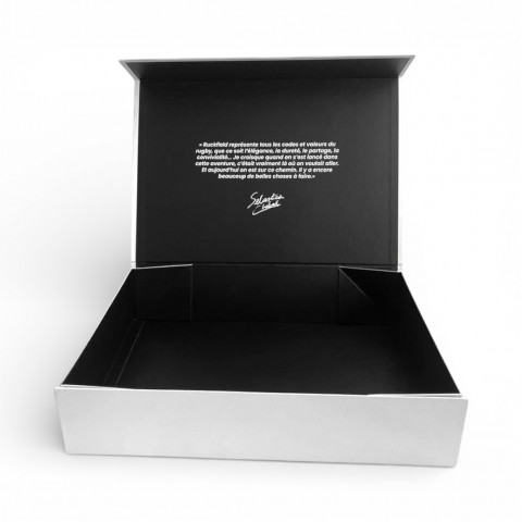L-size gift box with magnetic flap