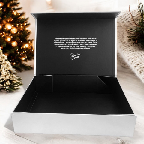 L-size gift box with magnetic flap