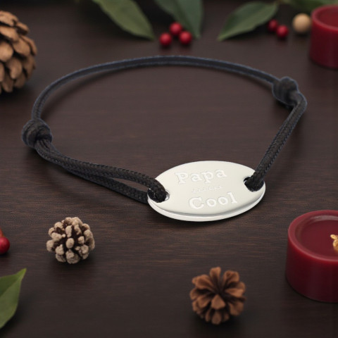 Black cord bracelet Oval medallion engraved "Papa cool".