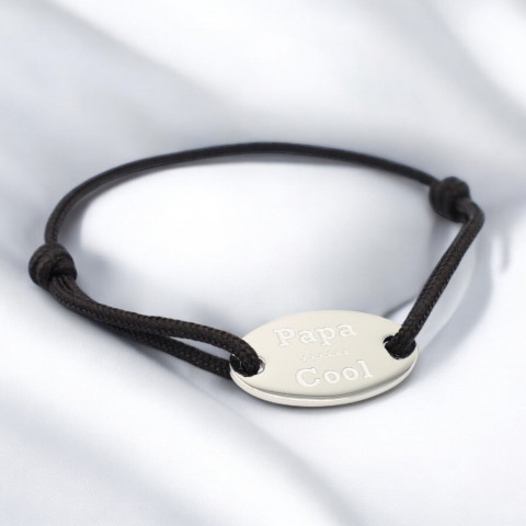 Black cord bracelet Oval medallion engraved "Papa cool".