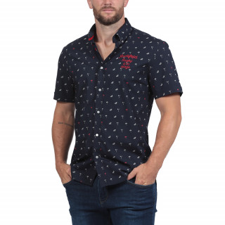 Chemise en manches courtes rugby à la plage bleu marine, taillé dans un tissu estival très original, cette chemise vous assurera un look 100% décontracté.