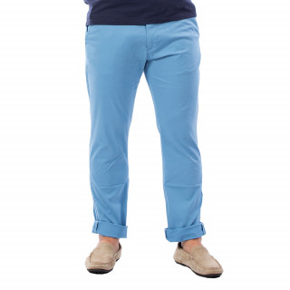 Pantalon homme chino bleu en coton.