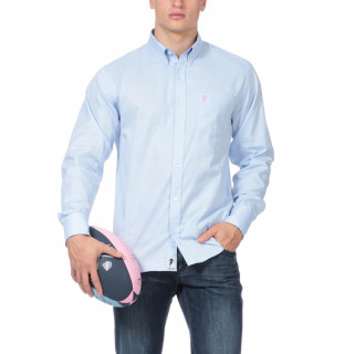 Chemise unie bleue avec poche et logo poitrine.